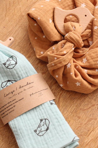 Lange / doudou double gaze avec anneau en bois naturel